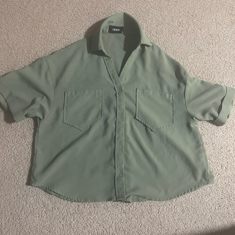 Women’s cropped button up blouse